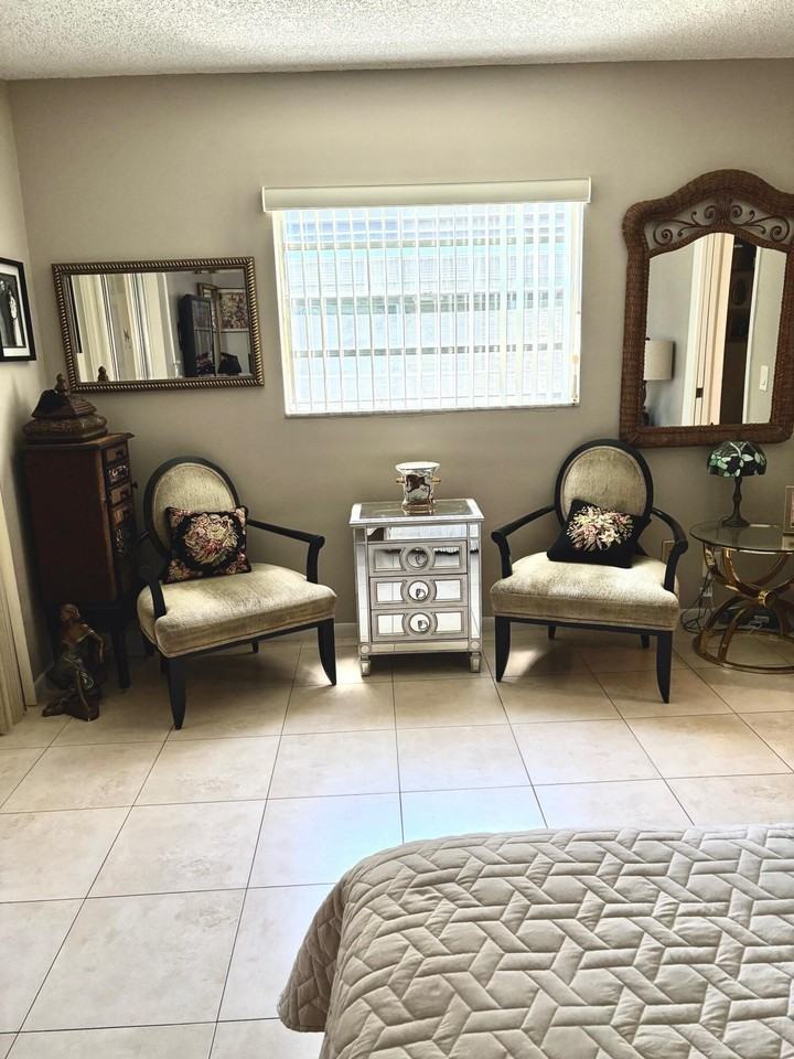 591 Normandy M - Photo 4 of 8