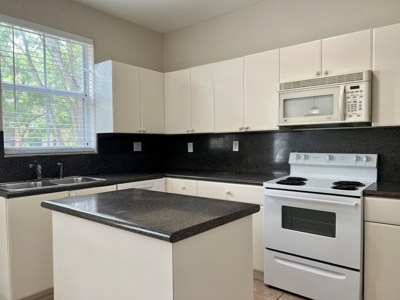 3507 Shoma Drive - Photo 2 of 37