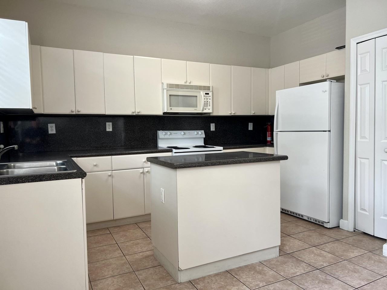 3507 Shoma Drive - Photo 4 of 37