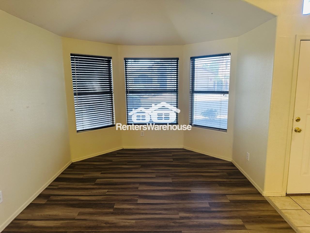 12572 W Almeria Rd - Photo 3 of 25