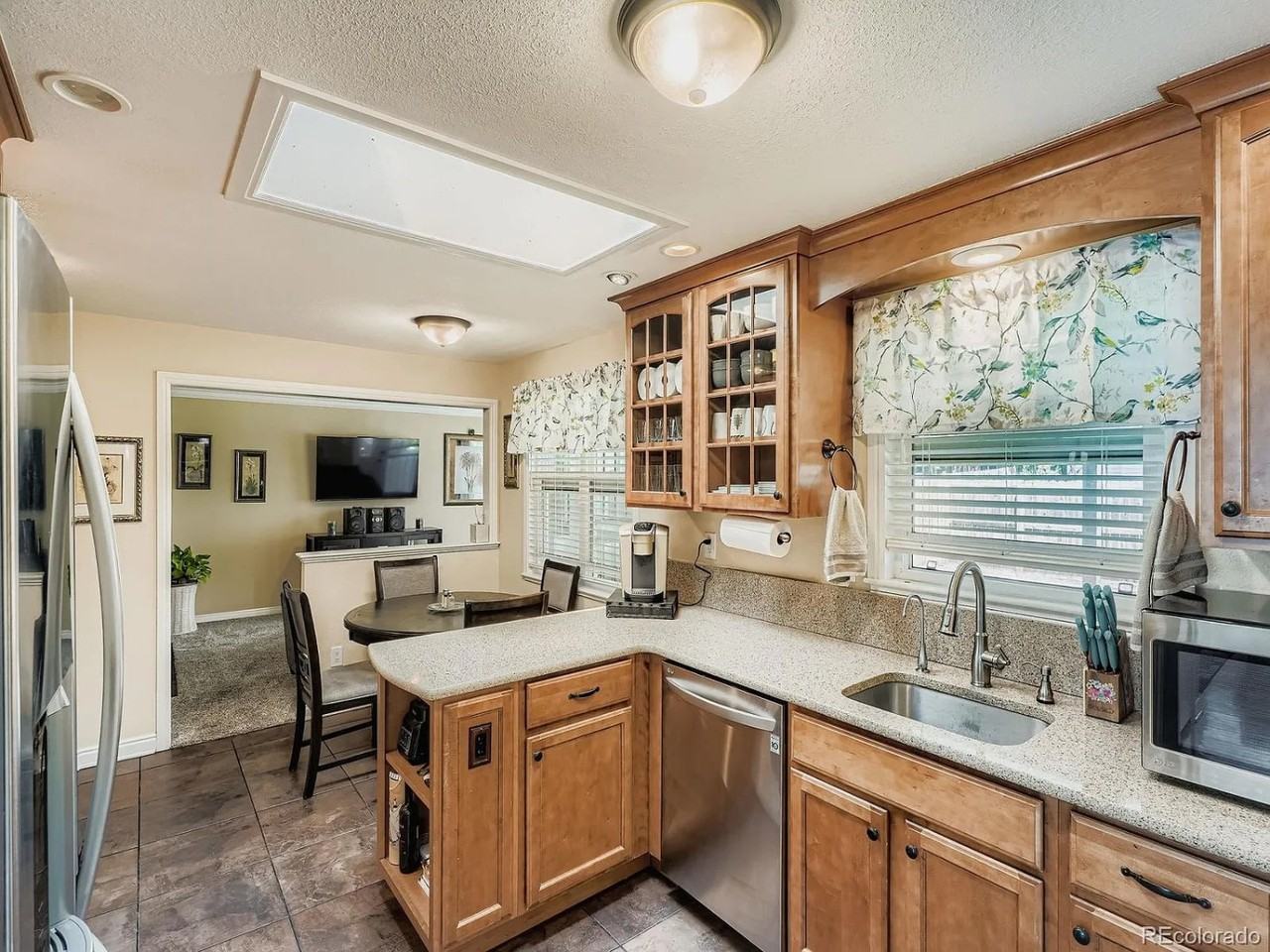 570 Nome St - Photo 3 of 31