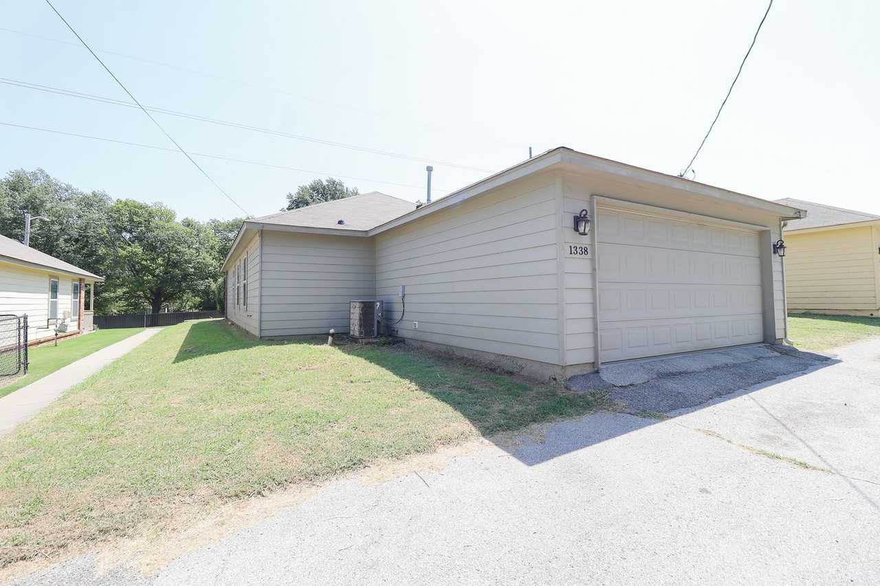 1338 N Martin Luther King Jr Blvd - Photo 2 of 25