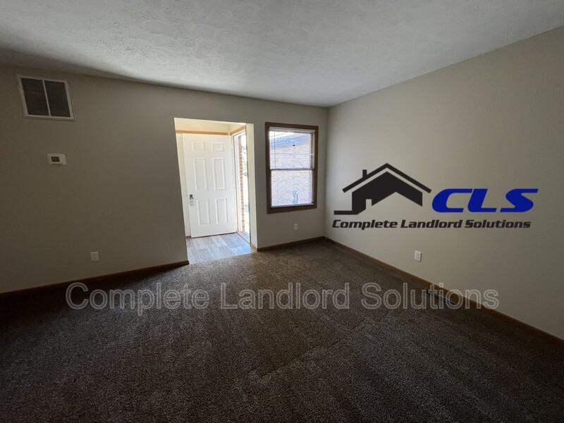 1742 E Morgan Dr - Photo 3 of 12