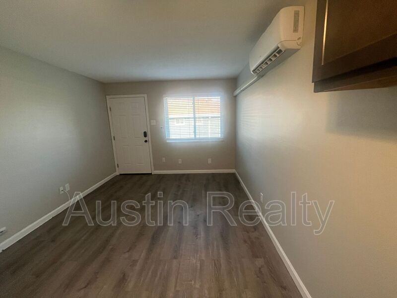 4164 Folsom Ave #B - Photo 4 of 8