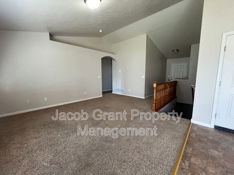 5005 Chimney Rock Dr - Photo 2 of 15