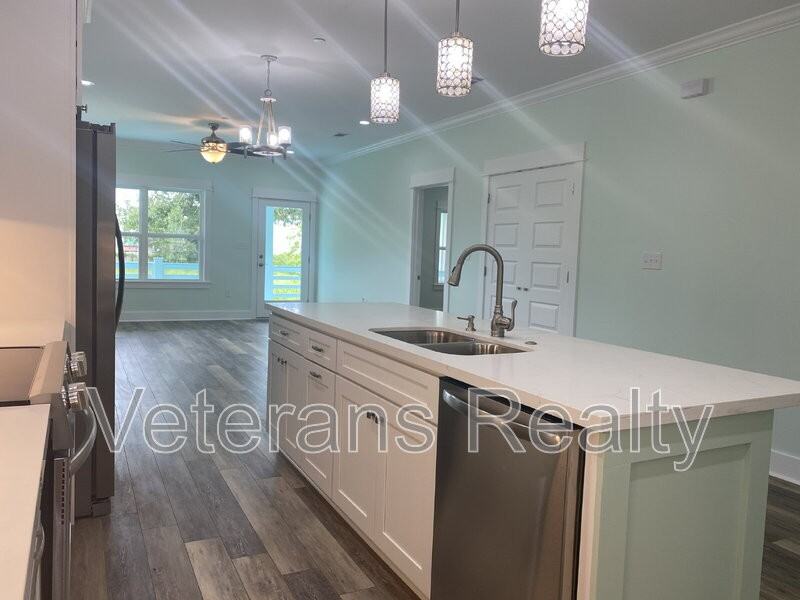 127 E Fifth St - Photo 4 of 28