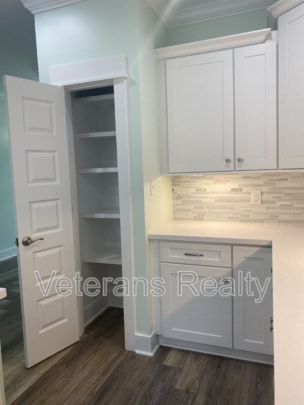 127 E Fifth St - Photo 5 of 28