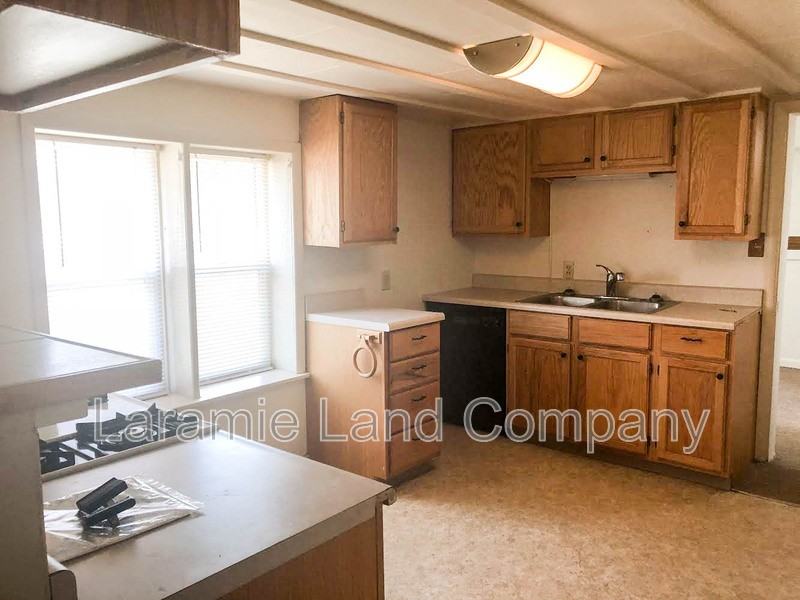 2582 Jackson St - Photo 5 of 10