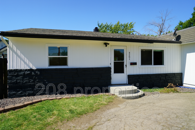 4201 W Kootenai St - Photo 2 of 16