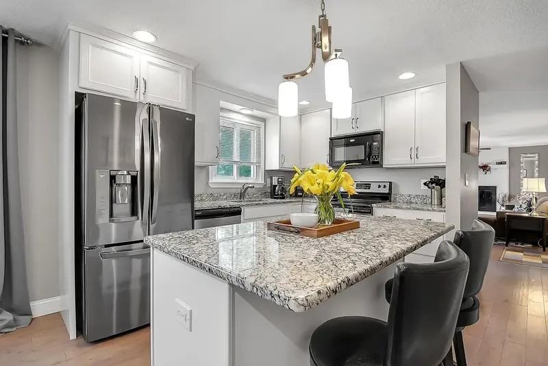 6880 Gray Gables Ln - Photo 2 of 21