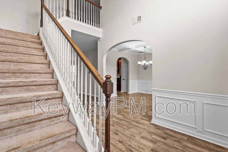 2908 Wellington St - Photo 3 of 33