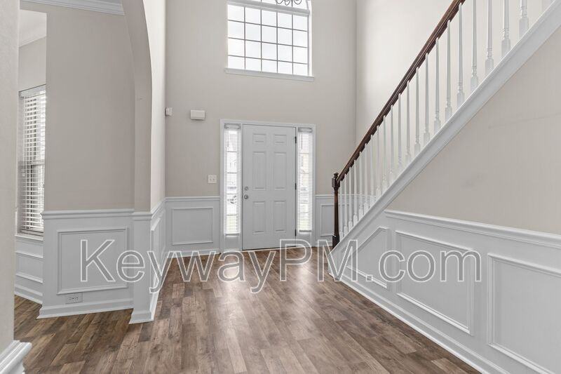 2908 Wellington St - Photo 4 of 33