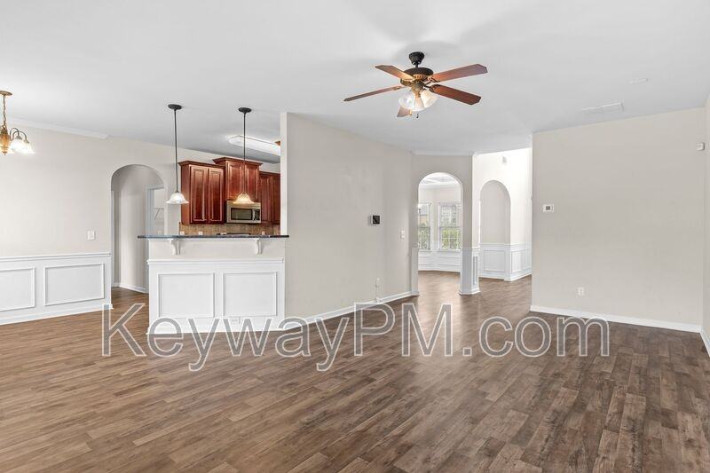 2908 Wellington St - Photo 6 of 33