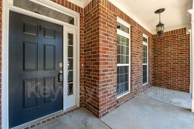 1091 Conn Dr - Photo 3 of 32