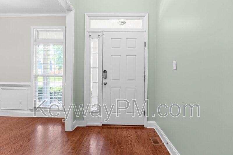 1091 Conn Dr - Photo 4 of 32