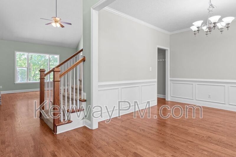 1091 Conn Dr - Photo 6 of 32
