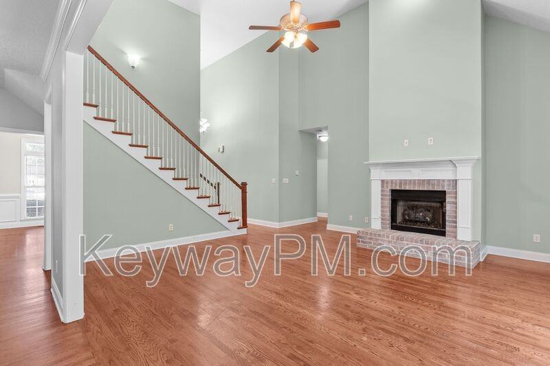 1091 Conn Dr - Photo 7 of 32