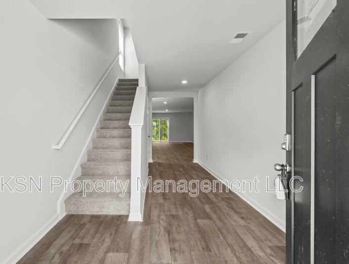 129 Azure Dr - Photo 6 of 44