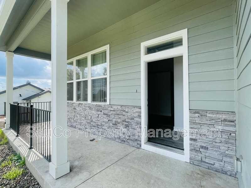 515 S 10th St - Photo 3 of 20