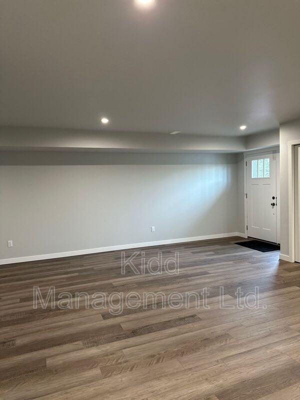 2022 Mcandrew Cres #1 - Photo 3 of 8