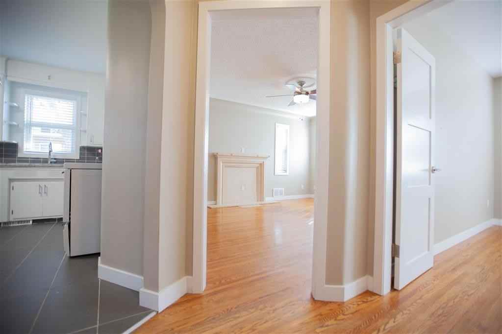 11403 83 St Nw Uppr - Photo 3 of 23