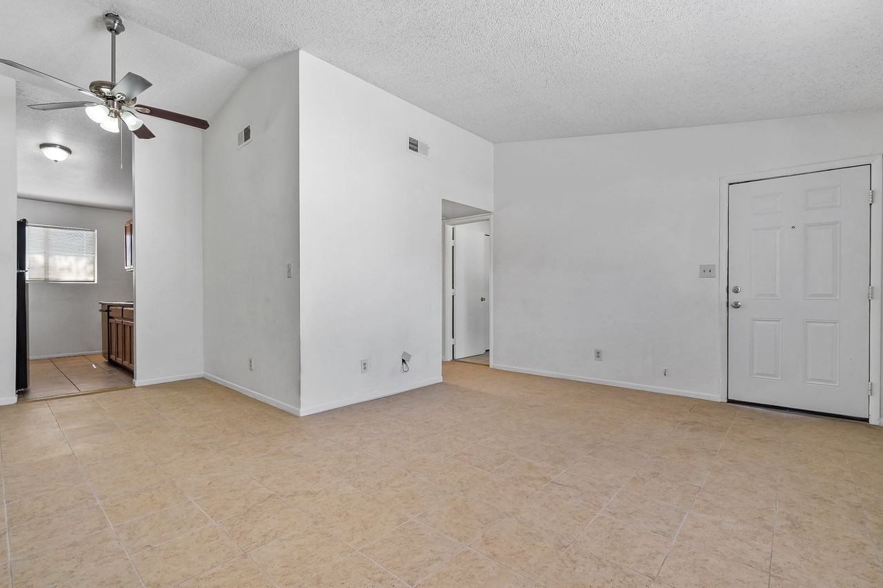 260 W 8Th Ave Bldg - Photo 4 of 32