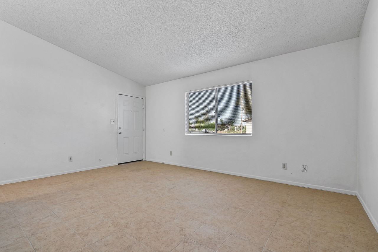 260 W 8Th Ave Bldg - Photo 5 of 32