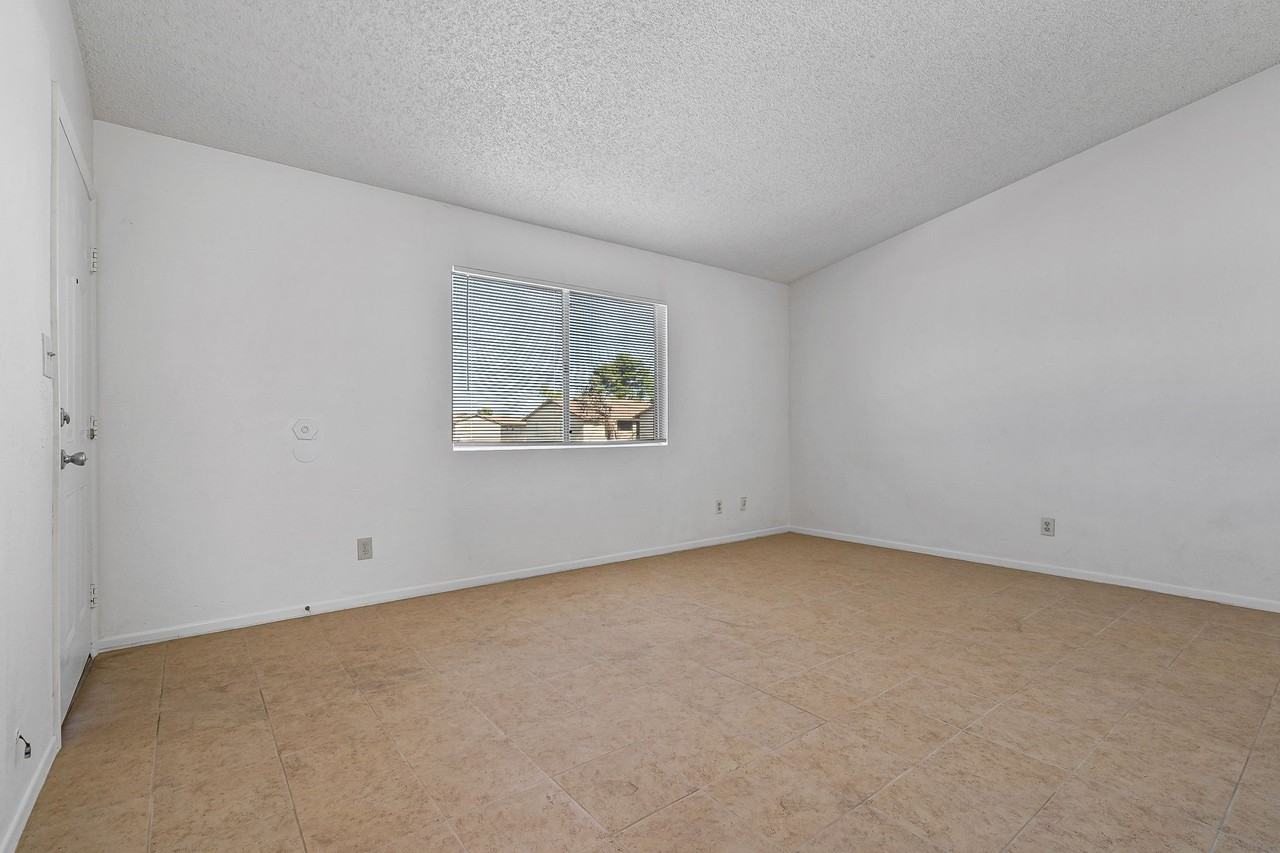 260 W 8Th Ave Bldg - Photo 6 of 32