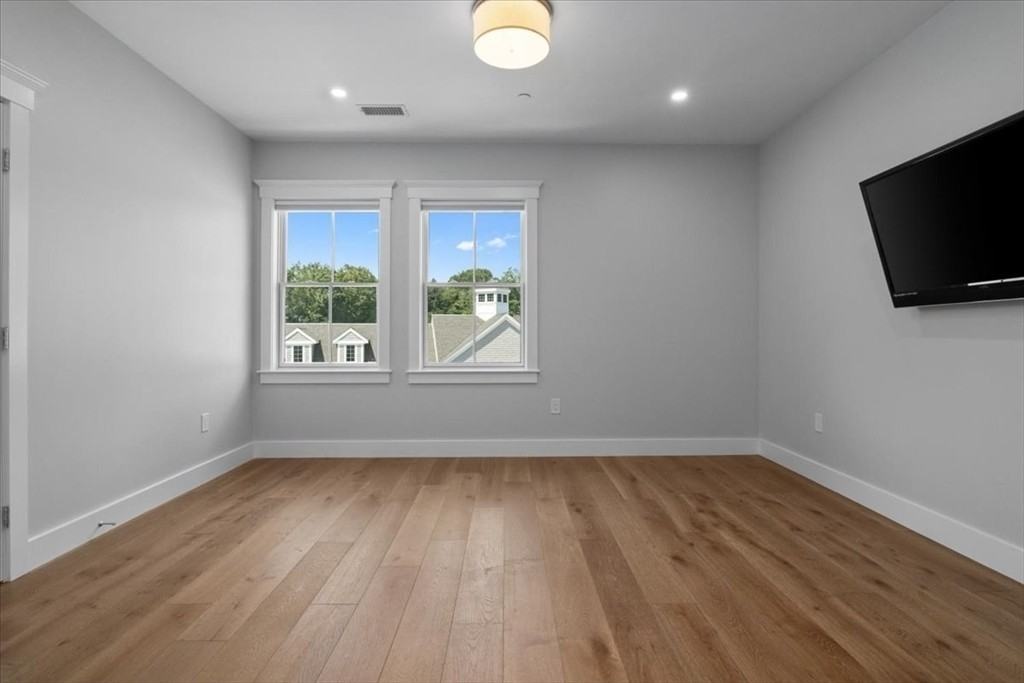 298 Washington St - Photo 3 of 13