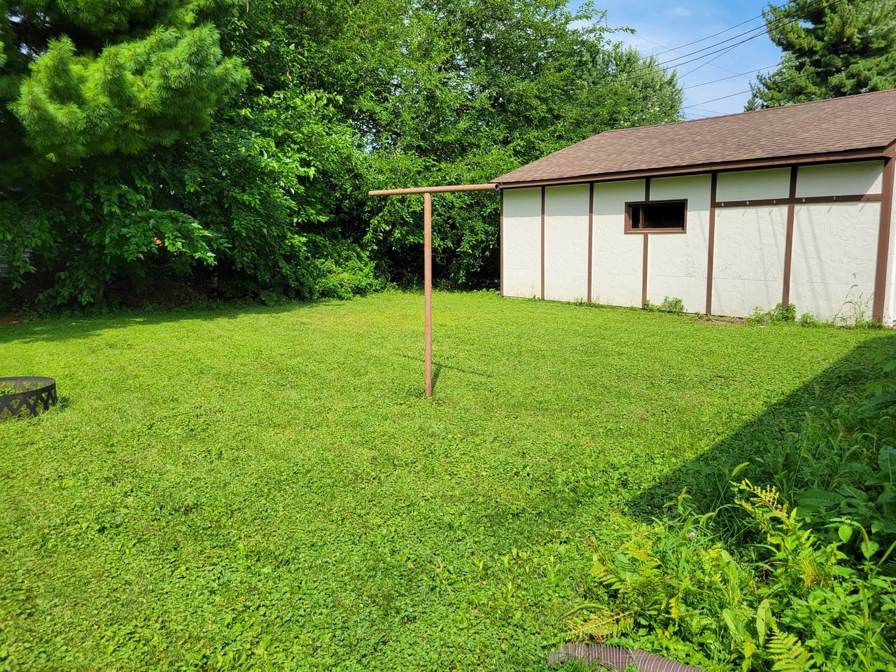 2719 Hampshire Ave N - Photo 3 of 18