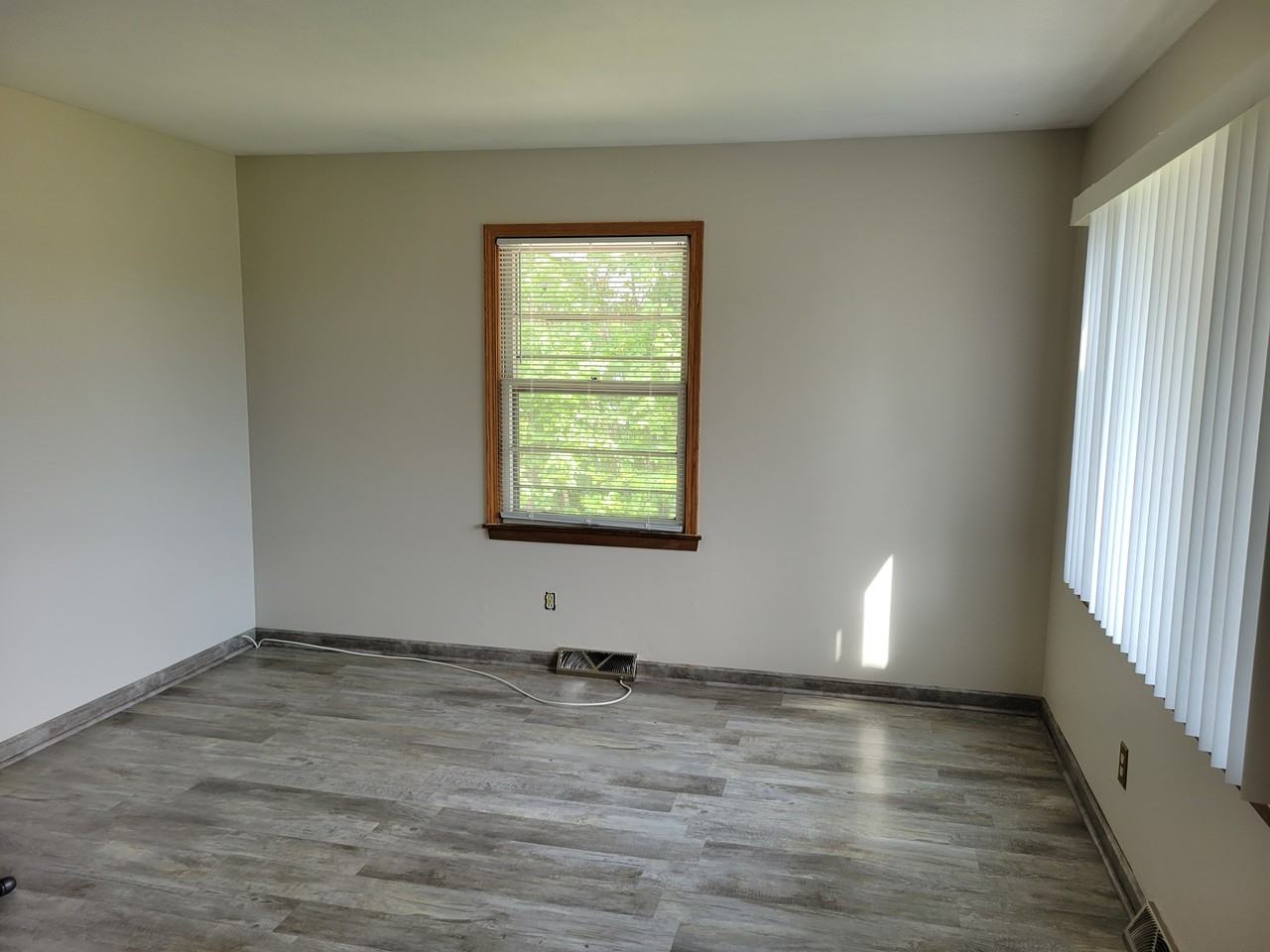 2719 Hampshire Ave N - Photo 5 of 18