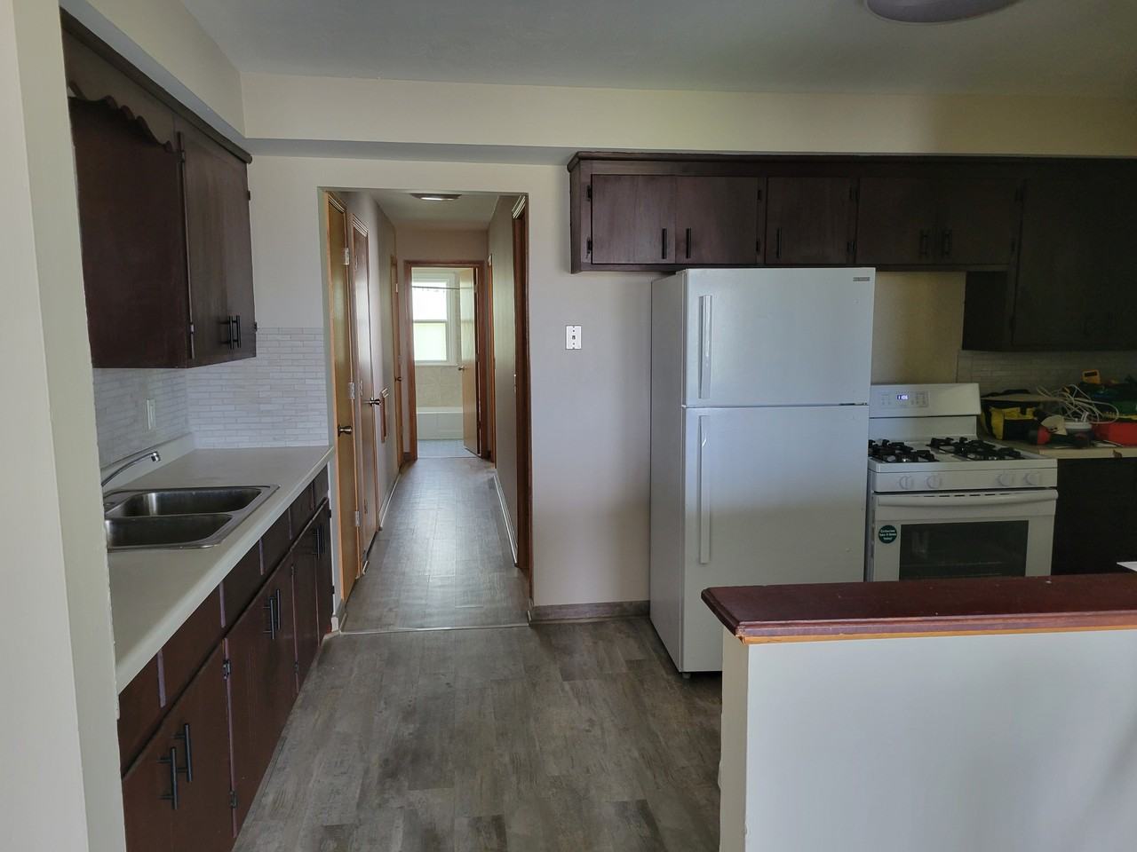 2719 Hampshire Ave N - Photo 7 of 18