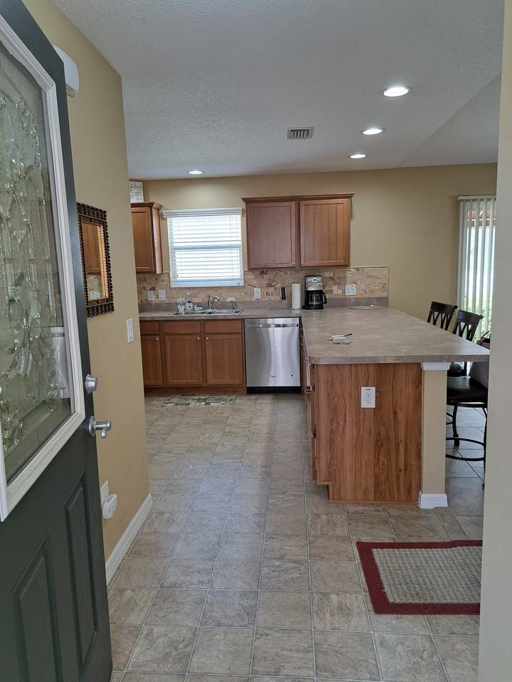 1981 Urbane Pl - Photo 3 of 42