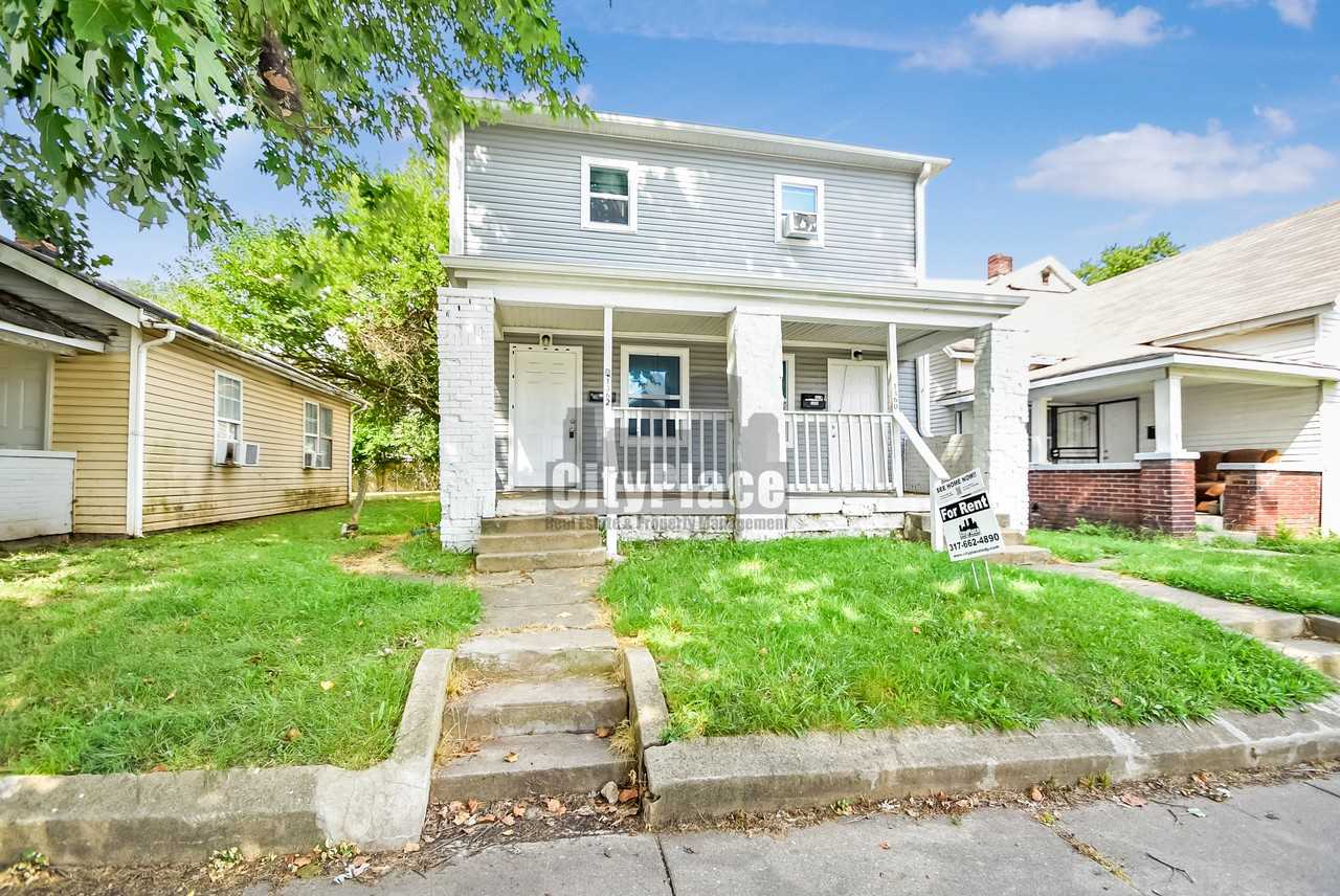 1362 S Sheffield Ave - Photo 4 of 17