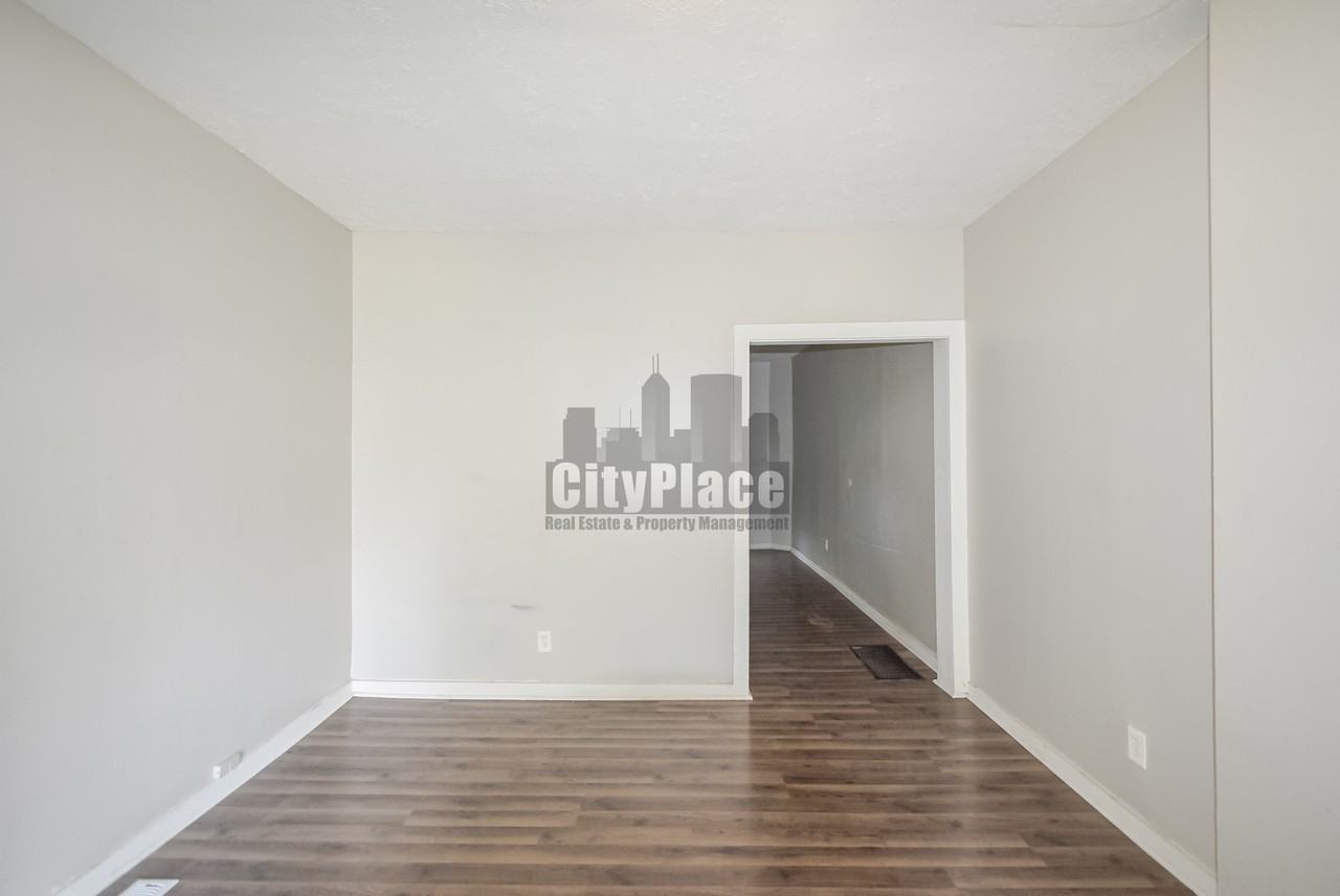 1362 S Sheffield Ave - Photo 6 of 17