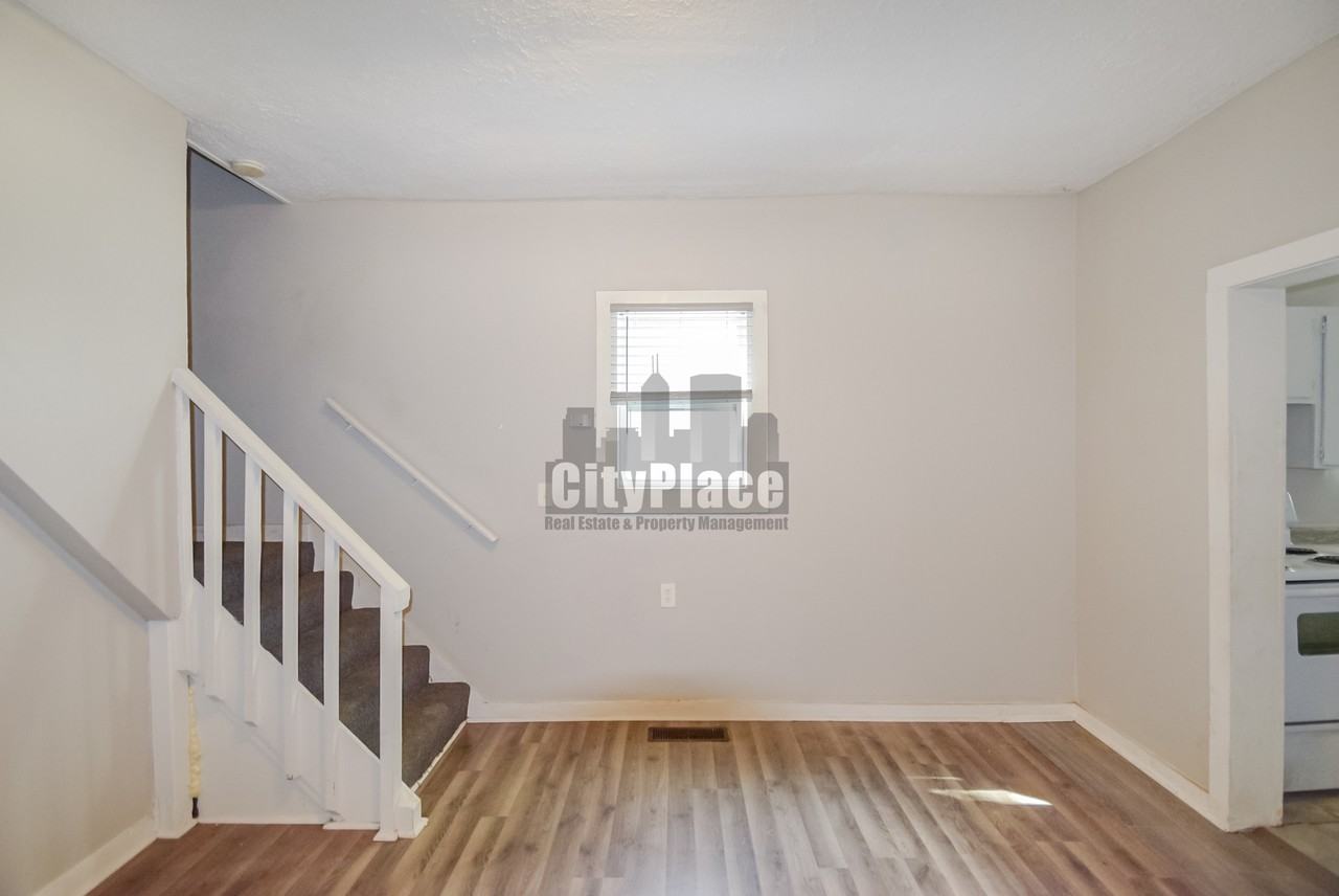 1362 S Sheffield Ave - Photo 7 of 17