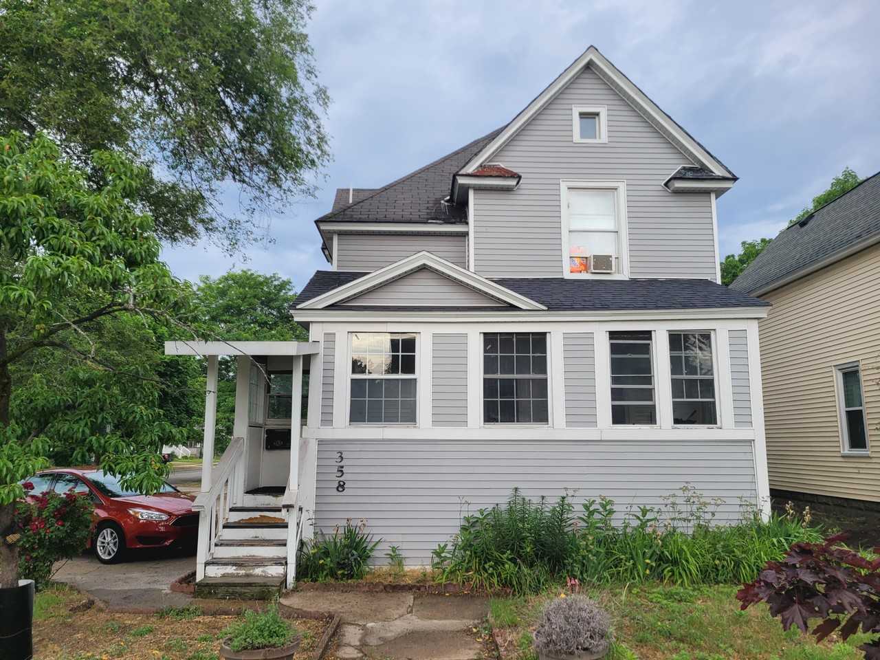 358 Maple Ave - Photo 3 of 11