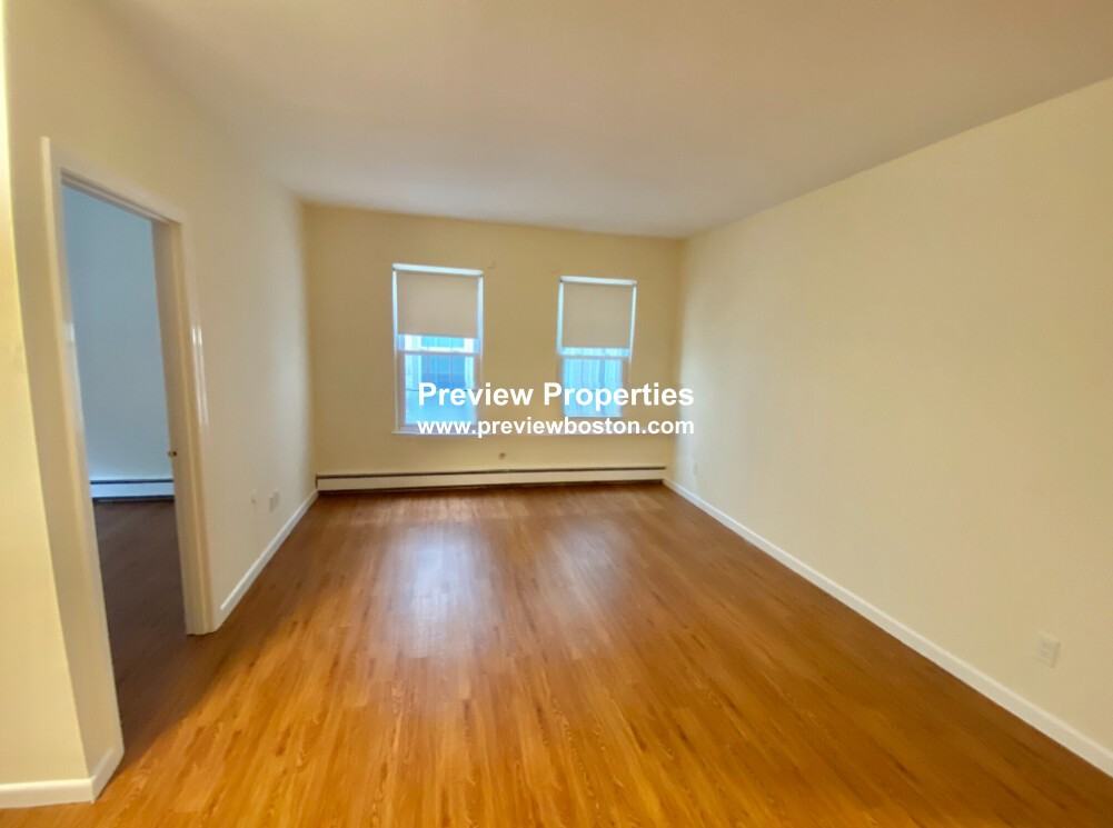 S Huntington Ave #14P - Photo 2 of 5
