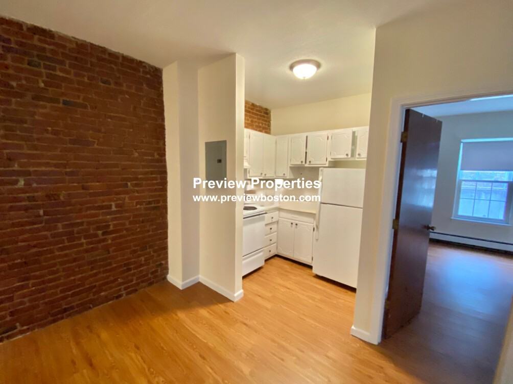 S Huntington Ave #14P - Photo 3 of 5