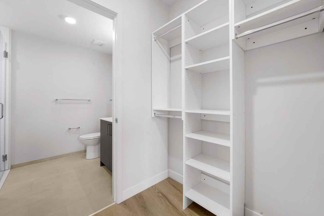 641 N Ogden Ave #209 - Photo 7 of 8