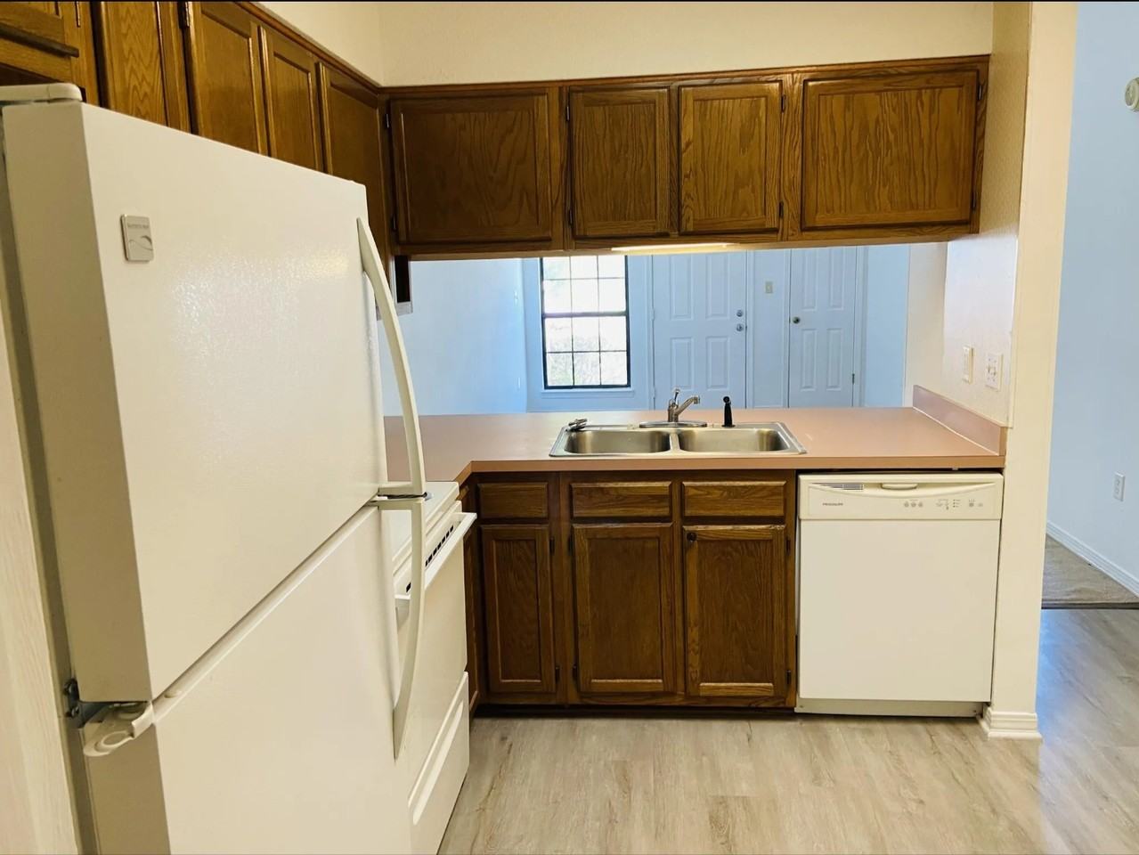 8 Viking Dr Nw #C - Photo 2 of 32