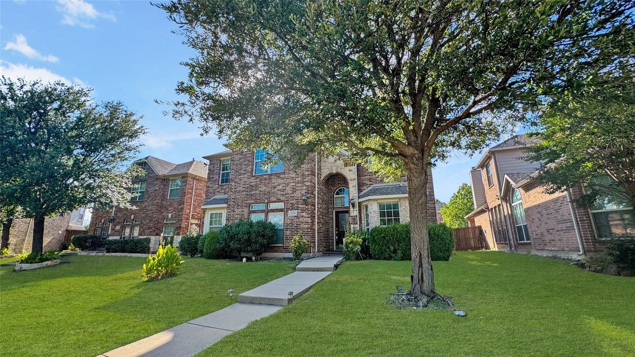 2126 Hunt Club Trl - Photo 2 of 41