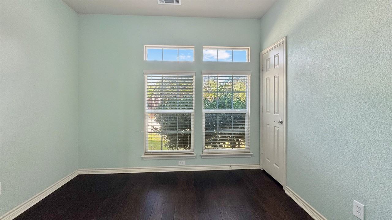 2126 Hunt Club Trl - Photo 5 of 41