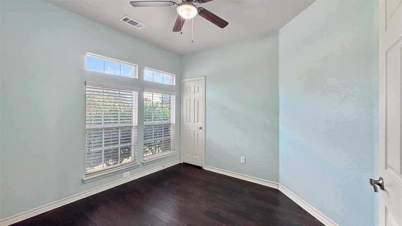 2126 Hunt Club Trl - Photo 6 of 41