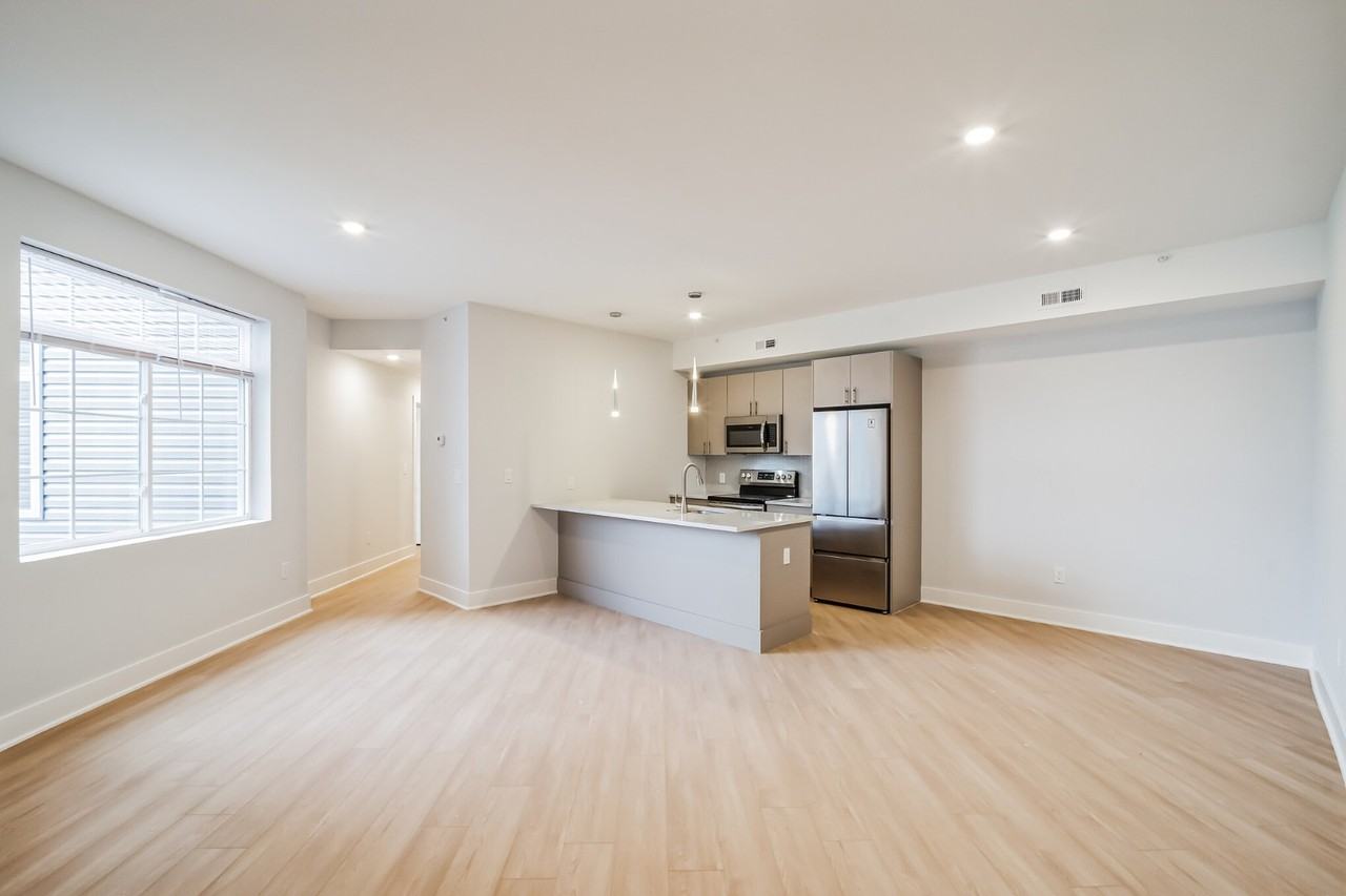 646 N 32nd St. - Photo 3 of 30