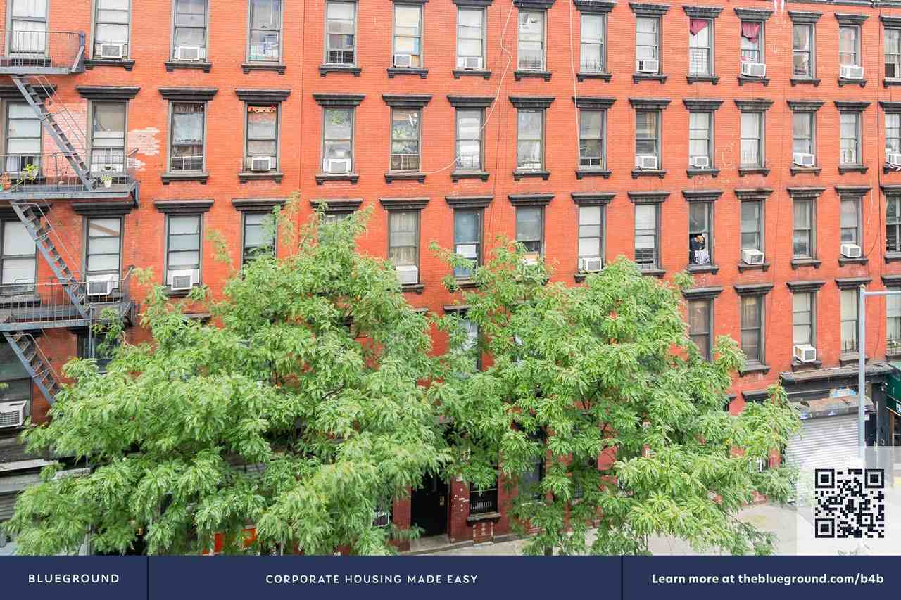 515 West 47th Street - Photo 6 of 25