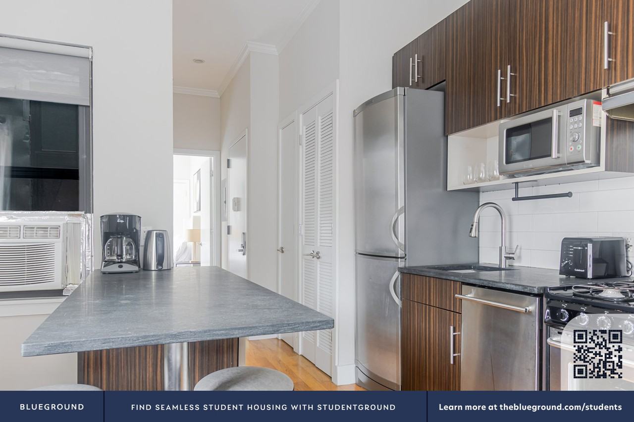 515 West 47th Street - Photo 7 of 25