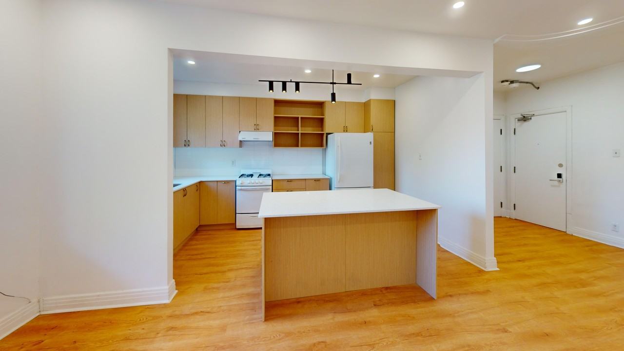3800 Avenue Dupuis — photo 3