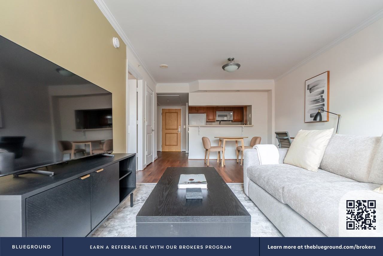 3900 Fairfax Dr #1122 - Photo 5 of 28