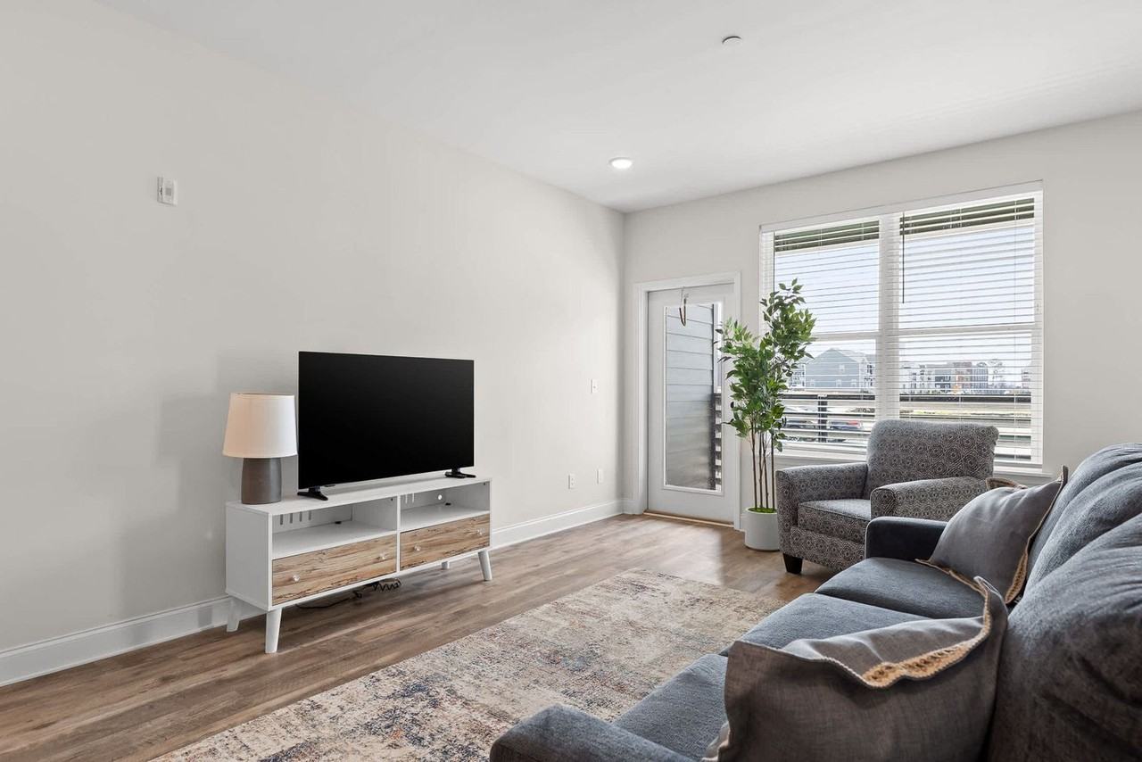 2318 East Main Street - Photo 6 of 74